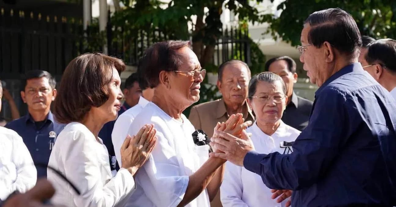 សម្តេចតេជោ ហ៊ុន សែន អញ្ជើញអុជធូបគោរពវិញ្ញាណក្ខន្ធសពម្តាយ លោក កឹម សុខា