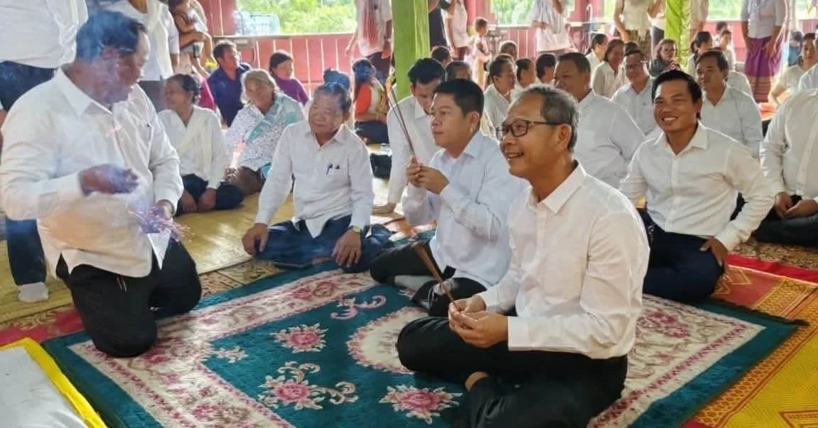 ឯកឧត្តម ហេង ចាន់ធួន អញ្ជើញប្រគេនទៀនព្រះវស្សា ទេយ្យទាន និងបច្ច័យ ដល់ព្រះសង្ឃគង់ចាំព្រះវស្សា ចំនួន២វត្ត ក្នុងស្រុកអូរគ្រៀងសែនជ័យ ខេត្តក្រចេះ