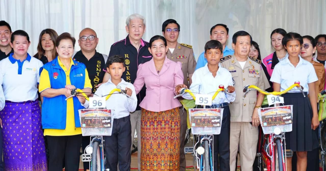 រដ្ឋបាលខេត្តពោធិ៍សាត់ និងសមាគមរ៉ូតារីសិង្ហបុរី-ពោធិ៍សាត់ ចែកកង់ អង្ករ និងសម្ភារសិក្សា ជូនសិស្សក្រីក្រ ១០០នាក់
