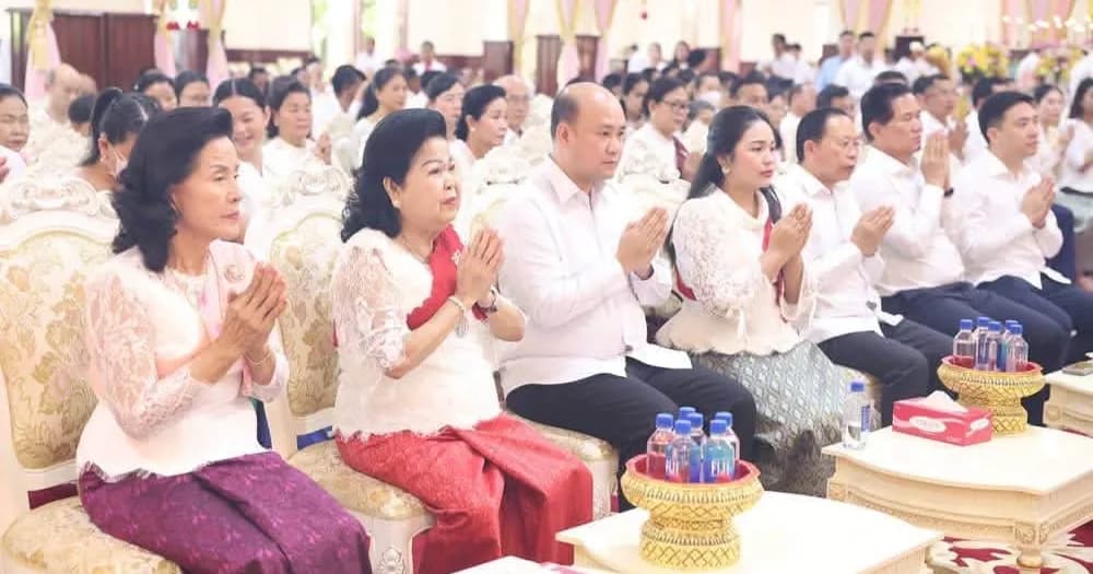 ឯកឧត្តម ហ៊ុន ម៉ានី និងលោកជំទាវ អញ្ជើញប្រារព្វពិធីបុណ្យភ្ជុំបិណ្ឌ នៅវត្តចំពុះក្អែក