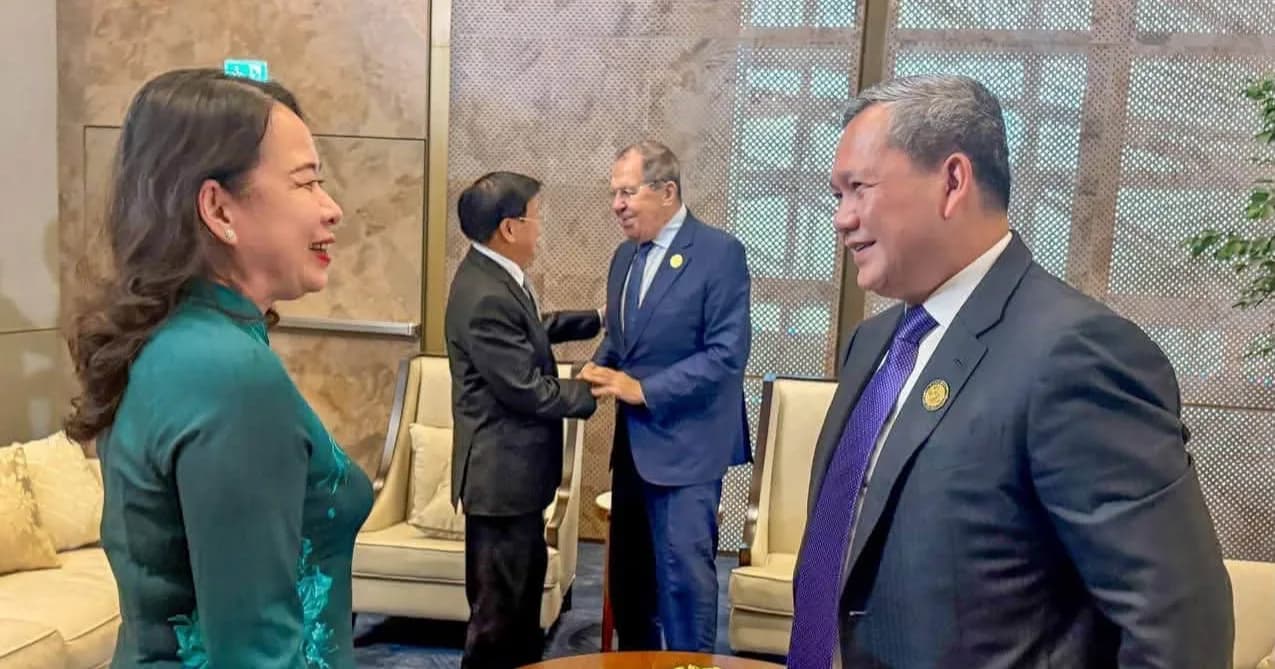 សម្តេចធិបតីនាយករដ្ឋមន្ត្រី ជួបស្វាគមន៍ និងផ្លាស់ប្តូរយោបល់ខ្លះៗ ជាមួយ អនុប្រធានរដ្ឋវៀតណាម នៅអាស៊ែបៃហ្សង់