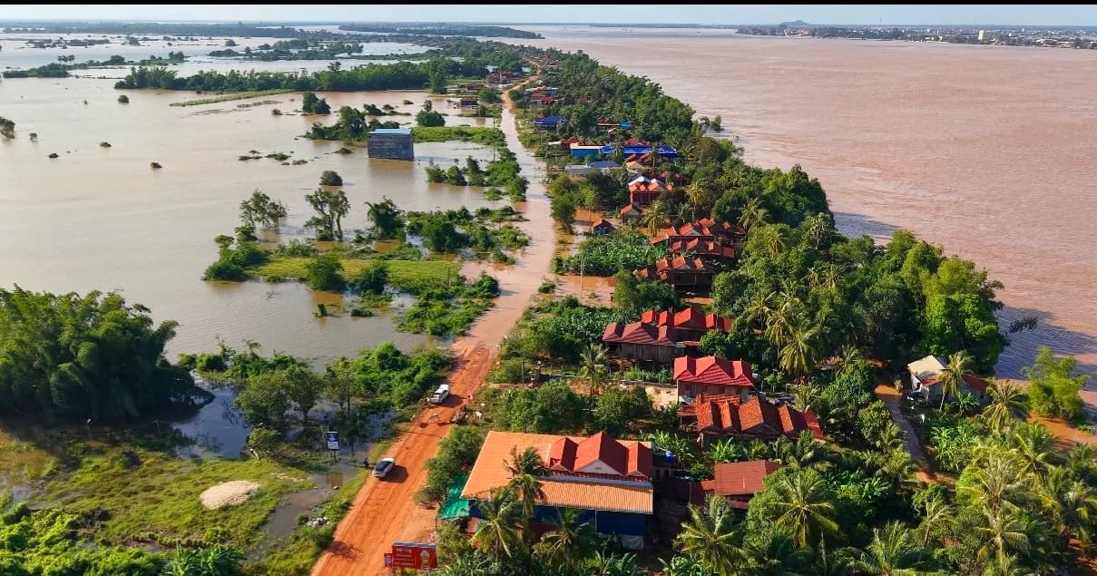 កំំណត់ផ្លូវលេខ២៧៩ រងការជន់លិច មិនអាចធ្វើដំណើរបាន ត្រង់ចំណុចភូមិព្រែកព្រលូង ឃុំសោប ស្រុកព្រែកប្រសព្វ ខេត្តក្រចេះ