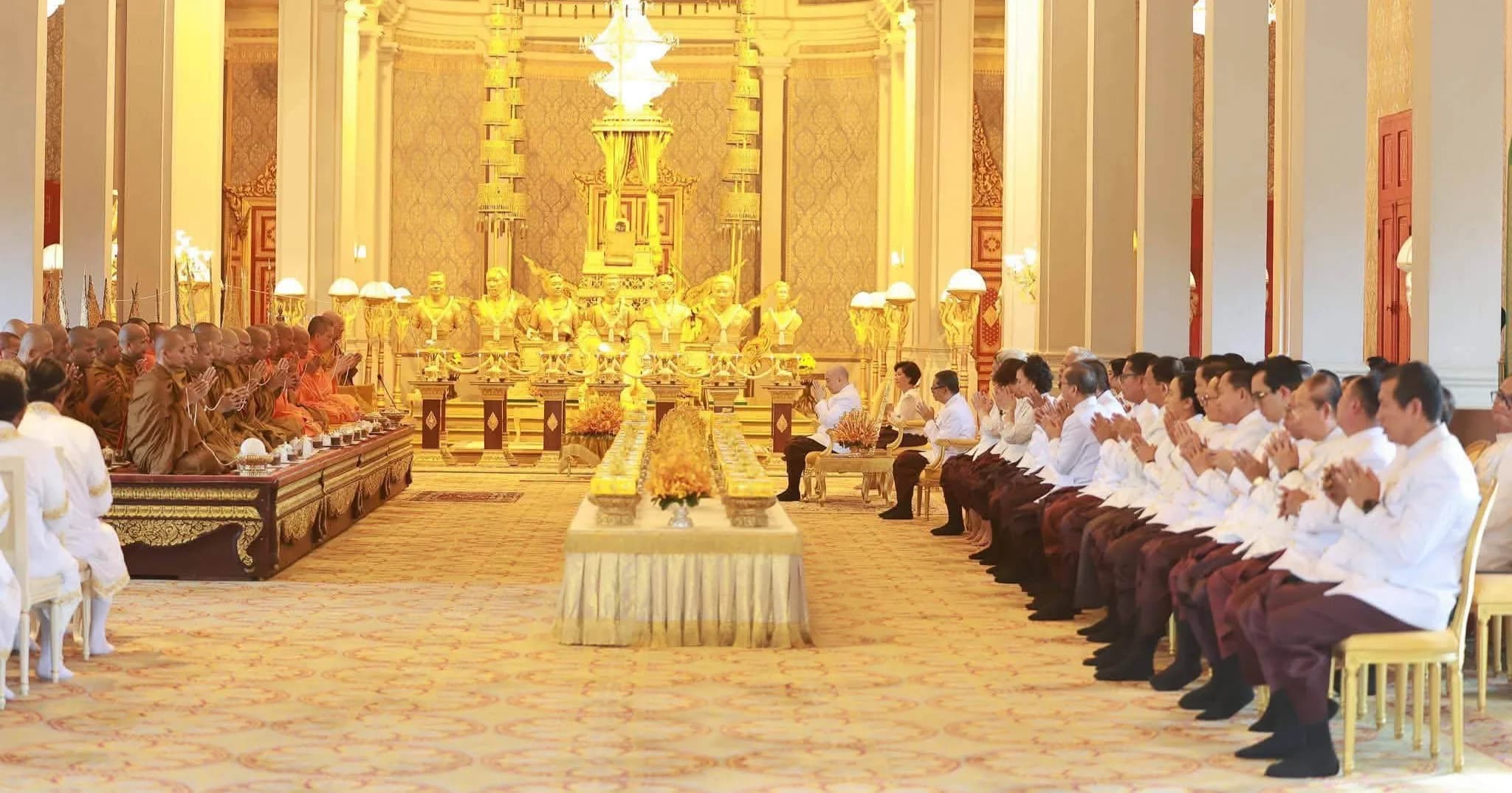 ព្រះករុណាជាអម្ចាស់ជីវិតលើត្បូង ស្តេចយាងជាព្រះរាជាធិបតី ពិធីថ្វាយព្រះរាជកុសល នាឱកាសព្រះរាជពិធីបុណ្យកាន់បិណ្ឌទី១៣