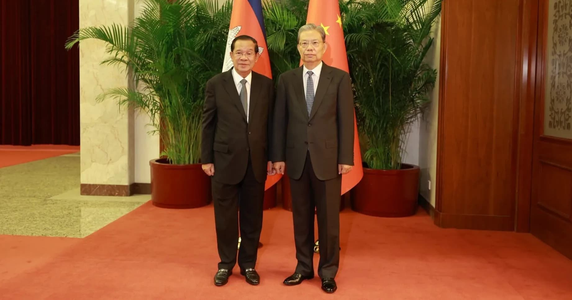 សម្តេចតេជោ ប្រធានព្រឹទ្ធសភានិងជាប្រធានគណបក្យប្រជាជនកម្ពុជា អញ្ជើញជួបពិភាក្សាការងារជាមួយ ឯកឧត្តម ប្រធានគណៈកម្មាធិការអចិន្ត្រៃយ៍នៃសភាតំណាងប្រជាជនចិន