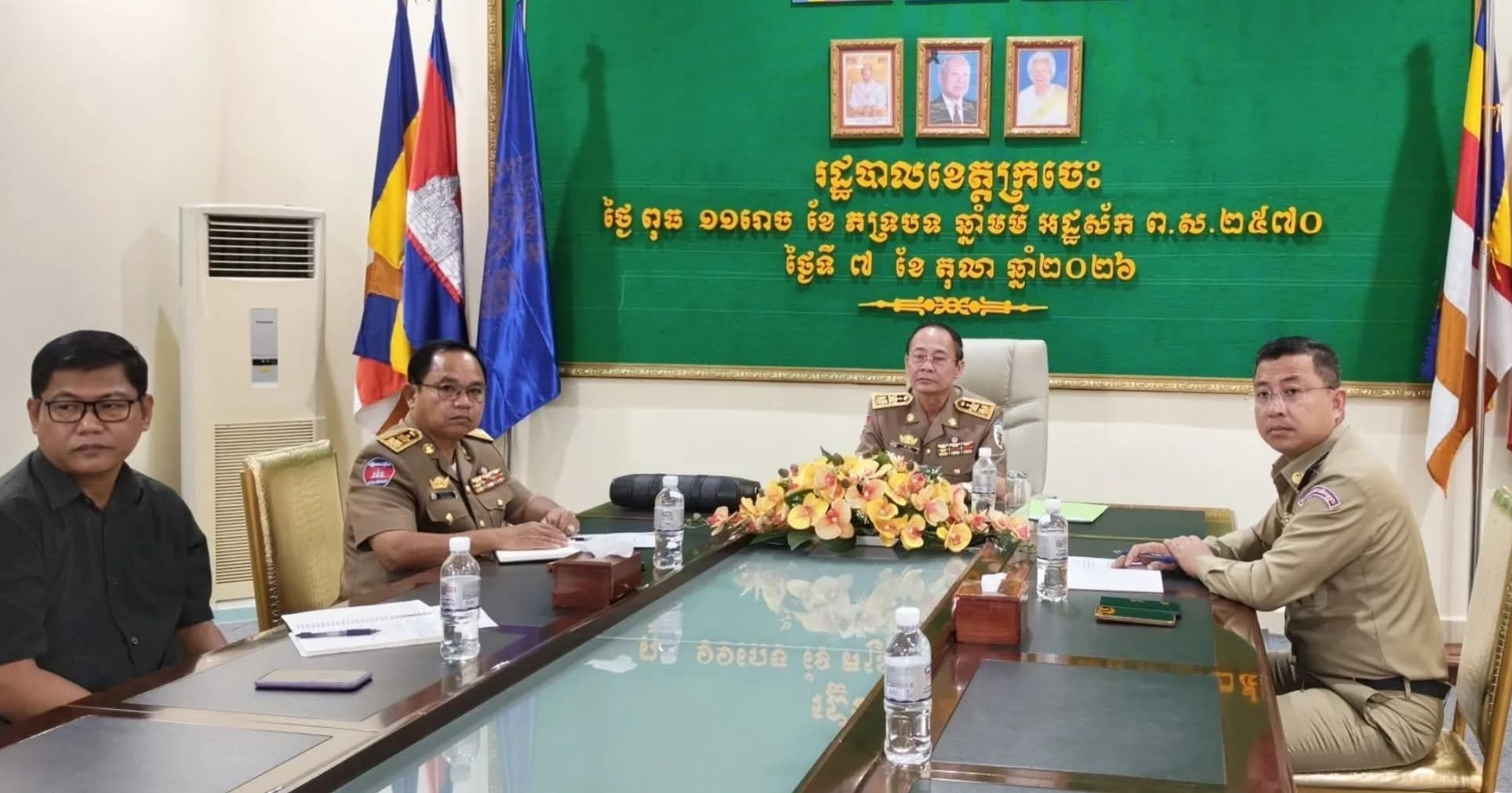 ឯកឧត្តម វ៉ា ថន អភិបាលខេត្តក្រចេះ អញ្ជើញចូលរួមកិច្ចប្រជុំស្តីពីការណែនាំការចុះអនុវត្តប្រតិបត្តិការស្តង់ដារតែមួយក្នុងការឃាត់ខ្លួន កំណត់អត្តសញ្ញាណ និងរៀបចំនីតិវិធីចំពោះជនបរទេសដែលត្រូវបណ្តេញចេញពីកម្ពុជា តាមប្រព័ន្ធអនឡាញ ZOOM