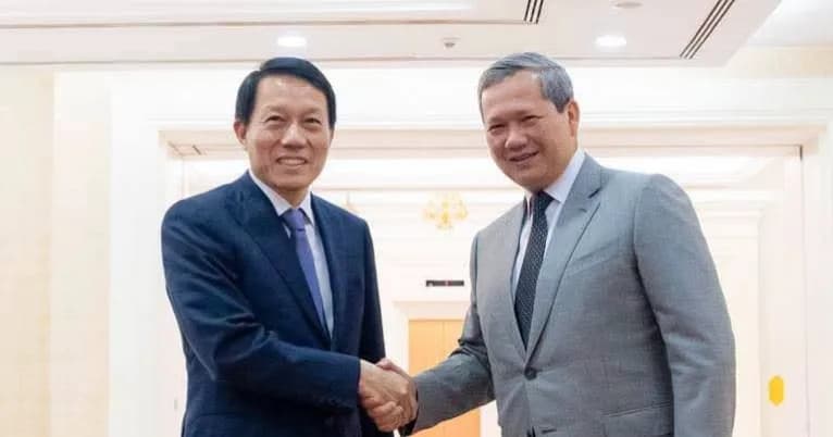 សម្តេចមហាបវរធិបតី នាយករដ្ឋមន្ត្រីនៃកម្ពុជា បានអនុញ្ញាតឱ្យឯកឧត្តមរដ្ឋមន្ត្រី ក្រសួងសន្តិសុខសាធារណៈនៃសាធារណរដ្ឋប្រជាធិបតេយ្យប្រជាមានិតឡាវ  ដ្ឋមន្ត្រីក្រសួងនគរបាល នៃសាធារណរដ្ឋសង្គមនិយមវៀតណាម ចូលជួបសម្តែងការគួរសម និងពិភាក្សាការងារ