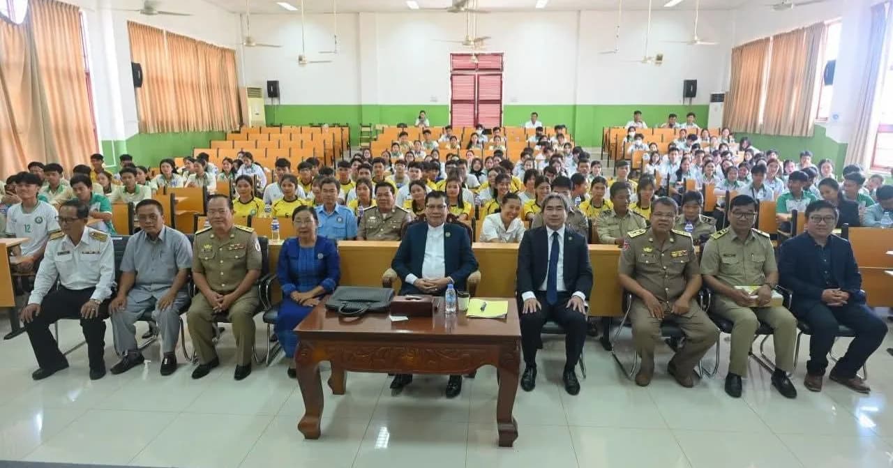 ឯកឧត្ដម ហឿ ស៉ីយ៉ែម ប្រធានក្រុមប្រឹក្សាខេត្តក្រចេះ អញ្ជើញជួបសំណេះសំណាលជាមួយសិស្ស និស្សិត និងបុគ្គលិកអប់រំរបស់សាកលវិទ្យាល័យក្រចេះ