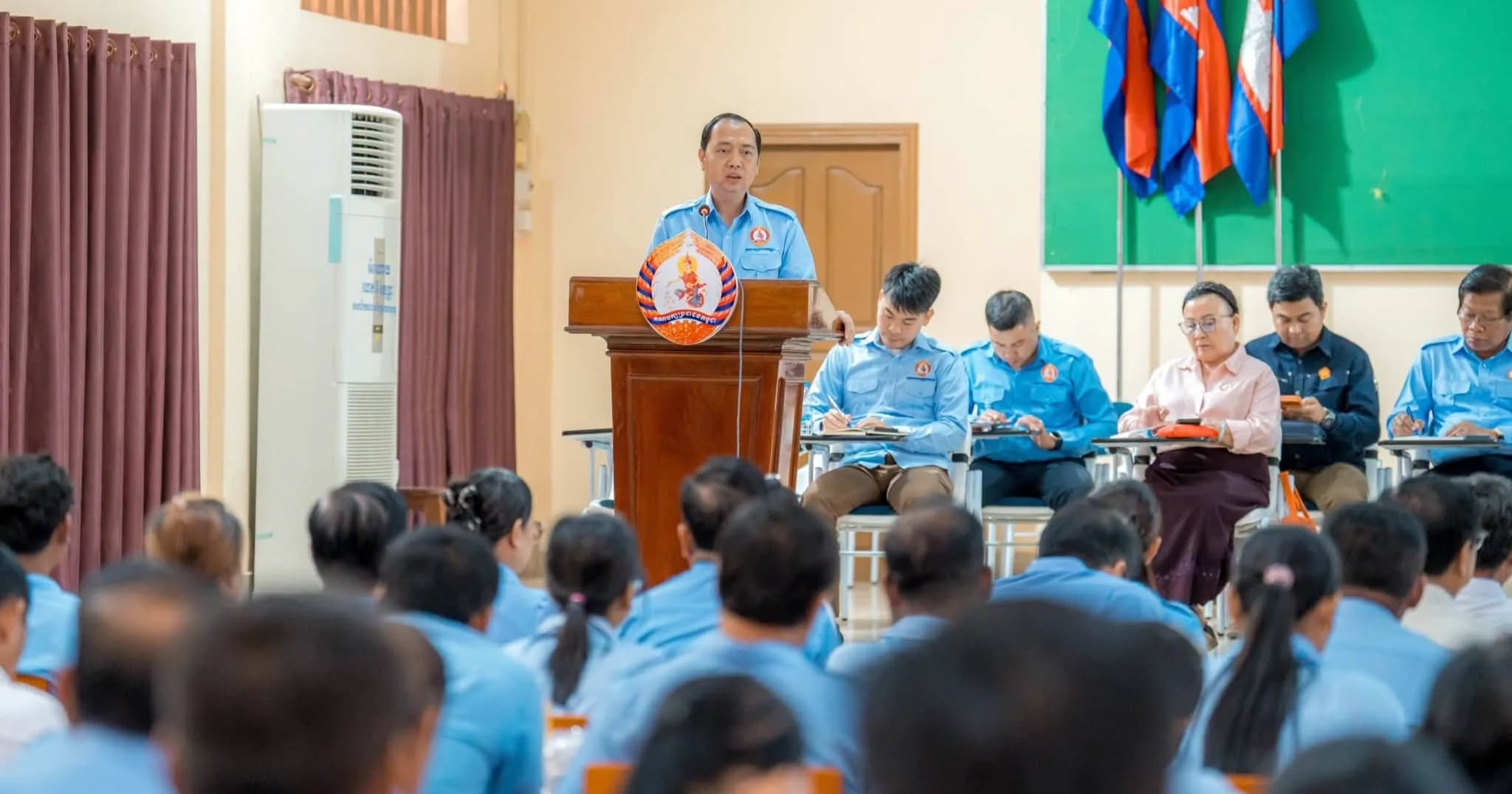 ឯកឧត្តម នេត្រ ភក្ត្រា សមាជិកគណៈកម្មាធិការកណ្តាល គណបក្សប្រជាជនកម្ពុជា និងជាប្រធានក្រុមការងារគណបក្សចុះមូលដ្ឋានខេត្តក្រចេះ អញ្ជើញជាអធិបតីក្នុង ពិធីសំណេះសំណាលជាមួយបេក្ខជនត្រៀមបោះឆ្នោត ស្ទាបស្ទង់ជ្រើសរើសសម្រាប់ឈរឈ្មោះបោះឆ្នោត ជ្រើសរើសក្រុមប្រឹក្សាសង្កាត់អាណត្តិទី៦ ក្រុងក្រចេះ ខេត្តក្រចេះ
