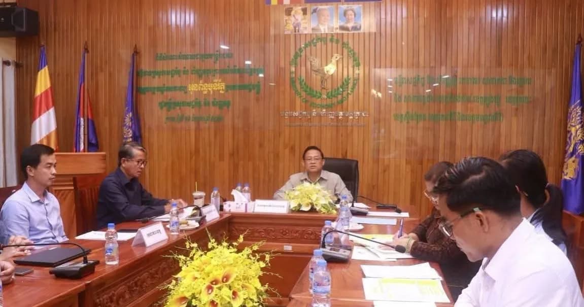 ឯកឧត្តម ទុយ ប៊ុនសេរីរត្ន័មុនី អភិបាលរងខេត្តក្រចេះ ដឹកនាំកិច្ចប្រជុំពិនិត្យ និងបញ្ជាក់អនុលោមភាពគម្រោងថវិកាឆ្នាំ២០២៧ របស់រដ្ឋបាលស្រុកឆ្លូង