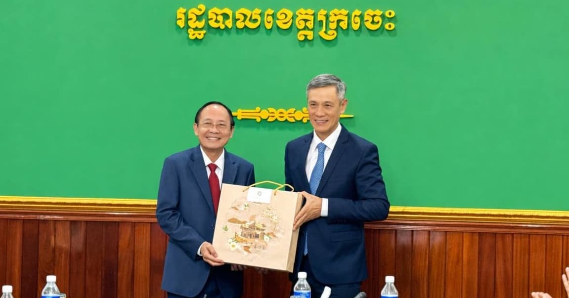 ឯកឧត្ដម វ៉ា ថន អភិបាលខេត្តក្រចេះ អញ្ជើញទទួលស្វាគមន៍ និងជួបពិភាក្សាការងារជាមួយឯកឧត្ដម ង្វៀន មិញវូ ឯកអគ្គរដ្ឋទូតវិសាមញ្ញ និងពេញសមត្ថភាព នៃសាធារណរដ្ឋសង្គមនិយមវៀតណាម