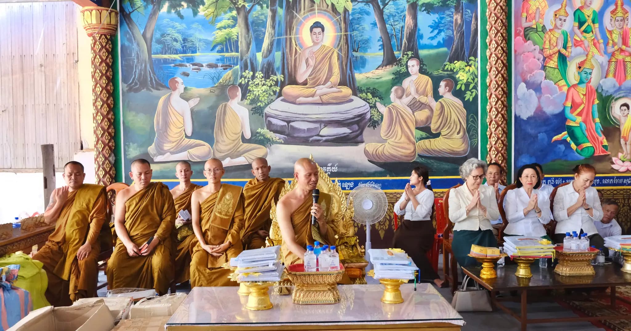 ពិធីប្រគេនសិក្ខុប្បក(សម្ភរះសិក្សា)ដល់សមណសិ្សសាលាពុទ្ឋិកឋមសិក្សាសម្តេចព្រះមហាសង្ឃរាជ បួរ គ្រី ឋិតក្នុងវត្តទួលមនោរម្យ សង្កាត់ក្រគរ ក្រុងក្រចេះ ខេត្តក្រចេះ