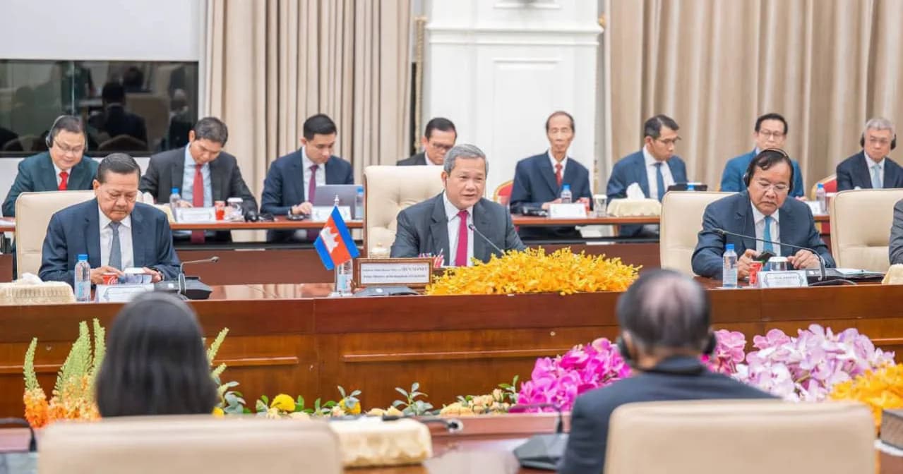 សម្តេចមហាបវរធិបតី ហ៊ុន ម៉ាណែត នាយករដ្ឋមន្ត្រីនៃកម្ពុជា អញ្ជើញជួបពិភាក្សាការងារទ្វេភាគីជាមួយឯកឧត្តម ឡេ មិញហ៊ឹង (Le Minh Hung) នាយករដ្ឋមន្រ្តីនៃសាធារណរដ្ឋសង្គមនិយមវៀតណាម នៅវិមានសន្តិភាព