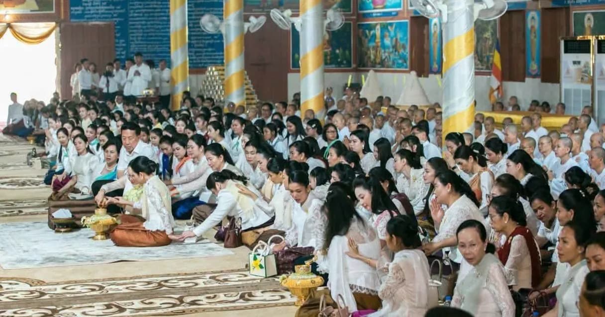 លោកជំទាវបណ្ឌិត ពេជ ចន្ទមុន្នី អញ្ជើញចូលរួមពិធីសូត្រមន្តវេនកាន់បិណ្ឌទី៨នៅពុទ្ធមណ្ឌលវិបស្សនាធុរៈ (ភ្នំព្រះរាជទ្រព្យ)