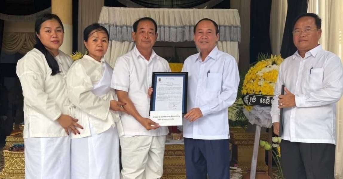 ឯកឧត្តម វ៉ា ថន អភិបាលខេត្តក្រចេះ អញ្ជើញគោរពវិញ្ញាណក្ខន្ធ និងចូលរួមរំលែកទុក្ខសពលោក ស្វាយ ខុន អតីតសមាជិកក្រុមប្រឹក្សាក្រុងក្រចេះ