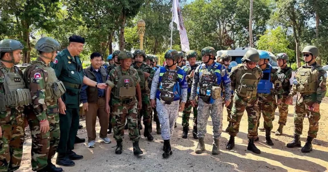ក្រុមអ្នកសង្កេតការណ៍អាស៊ាន (AOT) ចុះសង្កេតការណ៍ ផ្ទៀងផ្ទាត់ និងរាយការណ៍អំពីស្ថានភាពព្រំដែននៅវត្តប្រាសាទតាមាន់សែនជ័យ ភូមិតាមាន់សែនជ័យ ឃុំគោកមន ស្រុកបន្ទាយអំពិល ខេត្តឧត្តរមានជ័យ