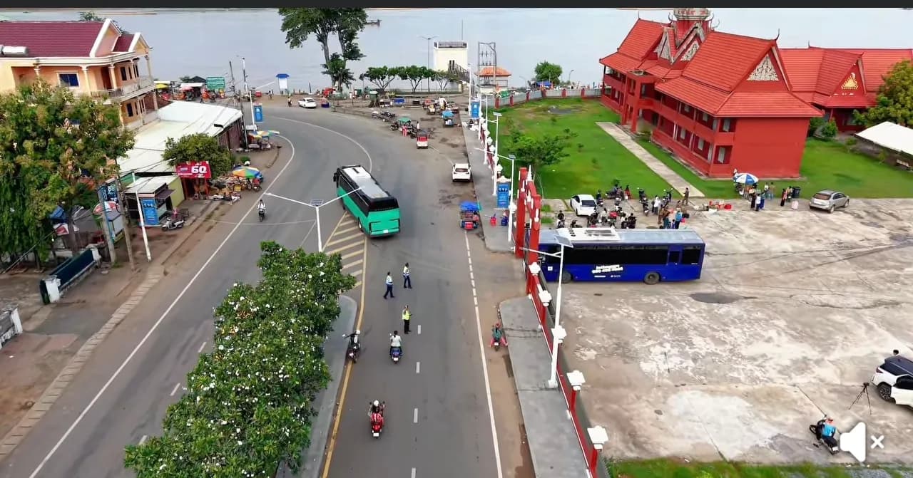 ប្រជាពលរដ្ឋខេត្តក្រចេះ សាទរចំពោះរដ្ឋាភិបាលដែលបានផ្តល់សេវា រថយន្តក្រុងសាធារណៈជូនពួកគាត់ធ្វើដំណើរទៅវិញ ទៅមកឥតគិតថ្លៃ ក្នុងឪកាសបុណ្យភ្ជុំបិណ្ឌនេះ ចំណេញថវិកា និងប្រកបដោយផាសុខភាព
