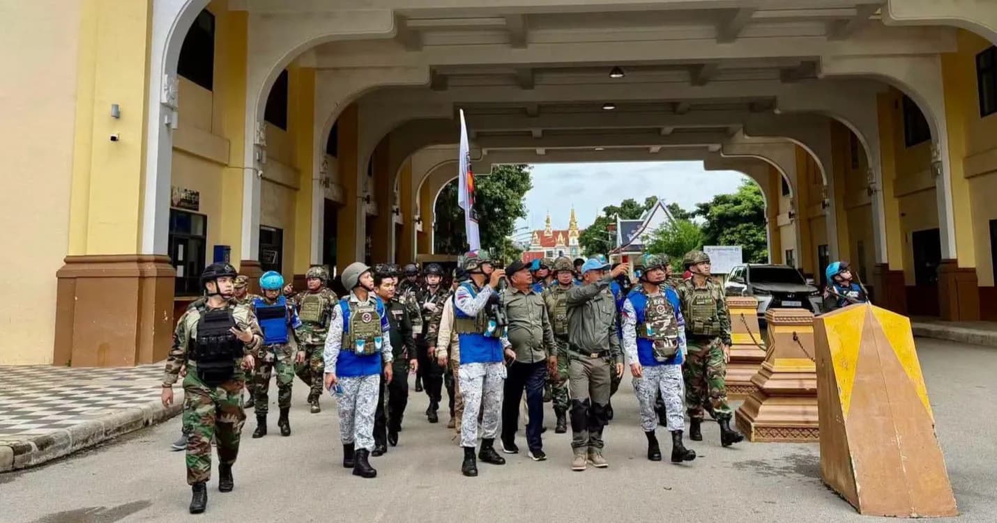 ក្រោយបទឈប់បាញ់! ក្រុមអ្នកសង្កេតការណ៍អាស៊ានប្រចាំព្រះរាជាណាចក្រកម្ពុជា (ASEAN Observer Team–Cambodia: AOT-KH) ចុះផ្ទៀងផ្ទាត់ផ្ទាល់ទីតាំងស៊ីវិលរងការបំផ្លិចបំផ្លាញនៅក្រុងប៉ោយប៉ែត