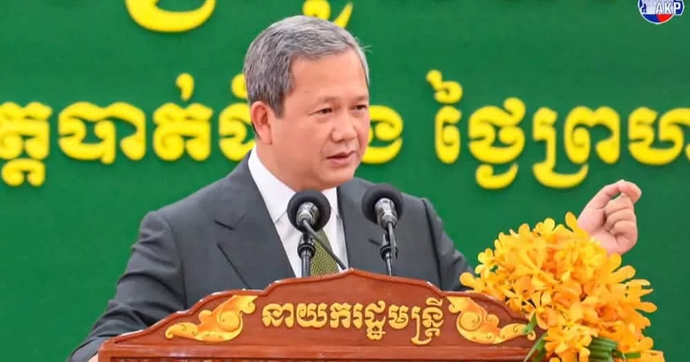 សម្តេចធិបតី អញ្ជើញជាអធិបតីពិធីប្រគល់សញ្ញាបត្រជូននិស្សិតសាកលវិទ្យាល័យគ្រប់គ្រង និងសេដ្ឋកិច្ច ខេត្តបាត់ដំបង